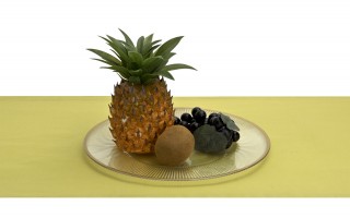 Talerz dekoracyjny plastikowy 33 cm złoty pasek