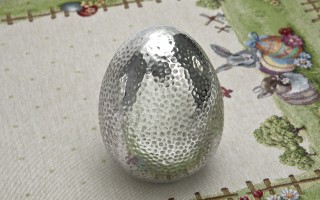 Jajko srebrne wytłaczane średnie
