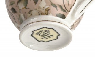 Kubek porcelanowy 530 ml na stopce English Roses Cream