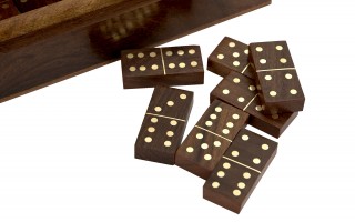 Domino w drewnianym pudełku 1826