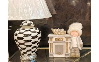 Figurka świąteczna Kominek Chłopiec świecący LED H35 cm