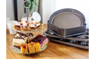 Tortownica 24x24 cm nieprzywieralna Ideal