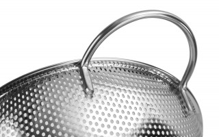 Cedzak nierdzewny 22 cm z podstawą Steel AMBITION