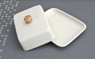 Maselnica porcelanowa Bona biała