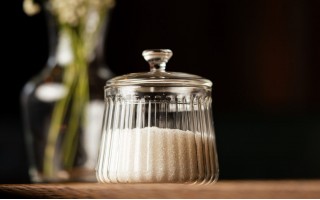 Cukiernica szklana 250 ml z pokrywą MIA1098