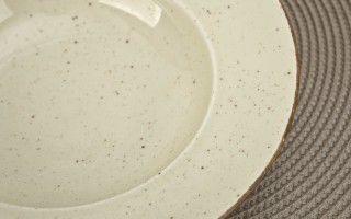 Talerz głęboki do pasty 24 cm Kaszub ART beżowy/budyń