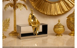 Ozdoba z mosiądzu Kobieta