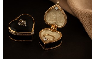 Puzderko/mini szkatułka serduszko czarne