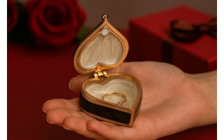 Puzderko/mini szkatułka serduszko czarne