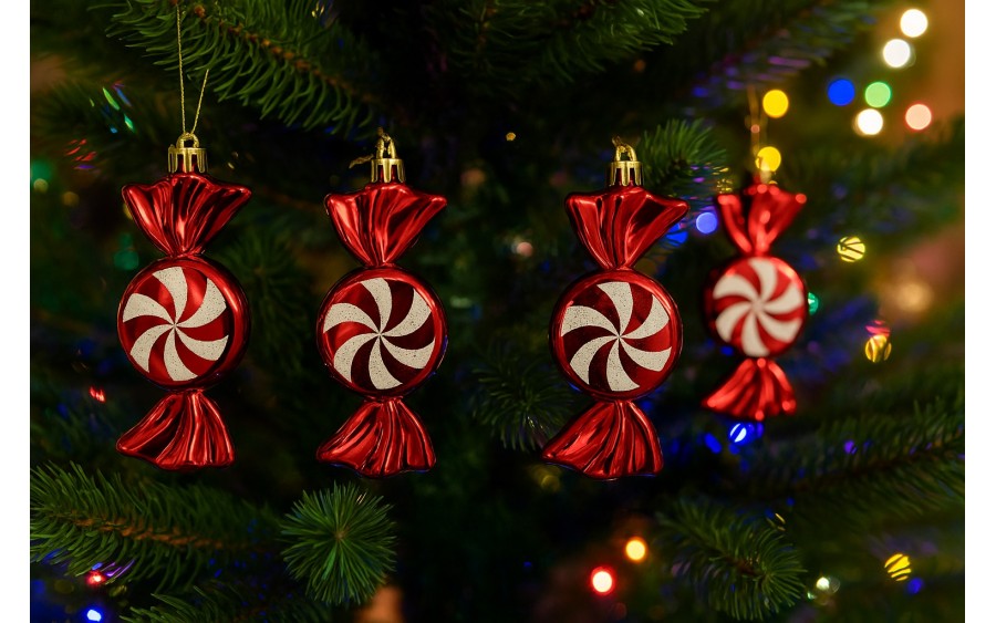 Komplet 4 bombek plastikowych Cukierek czerwono-biały 8532