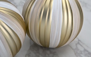 Komplet 4 bombek plastikowych 15 cm złoty-biały 8518