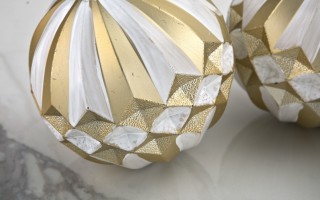 Komplet 4 bombek plastikowych 15 cm złoty-biały 8518