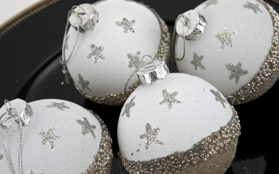 Komplet 4 bombek szklanych 8 cm biały-złoty 8448