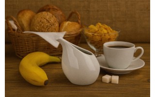 Dzbanek/mlecznik 200 ml z dzióbkiem Biały Stock