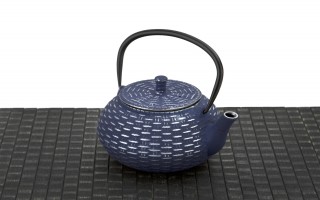 Żeliwny imbrykdo z zaparzaczem 0,8 L Hanako granatowy