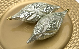 Komplet 2 bombek plastikowych podłóżnych zielono-złotych 3608