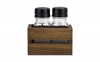 Solniczka i pieprzniczka w drewnianym stojaku