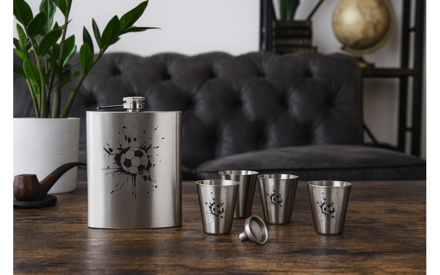 Piersiówka w komplecie, srebrna z motywem KW84P