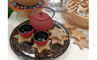 Drewniana podstawka pod kubek w kształcie gwiazdy