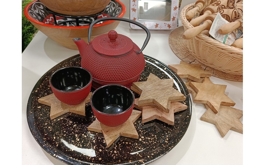 Drewniana podstawka pod kubek w kształcie gwiazdy