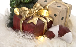 Ozdoba świąteczna But z prezentami LED 33,5 cm