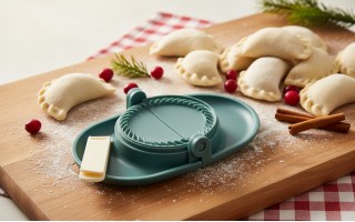 Forma do pierogów z wykrawaczem