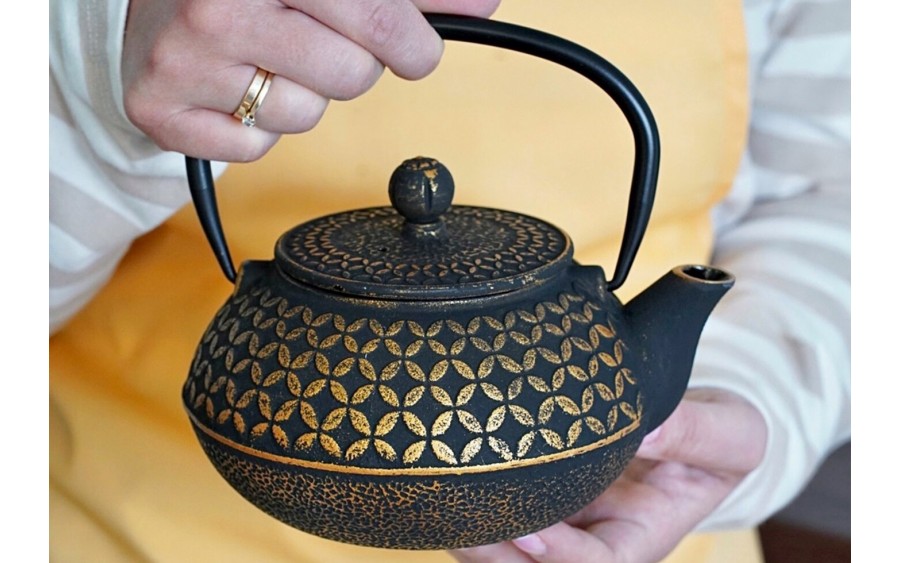 Imbryk żeliwny 0,8 L z zaparzaczem Hanako Gold