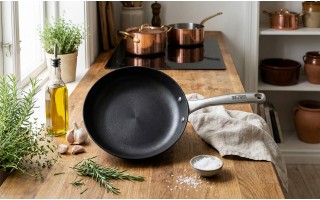 Patelnia żeliwna 24 cm Skottsberg cast iron