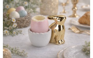 Kieliszek na jajko ze złotym królikiem